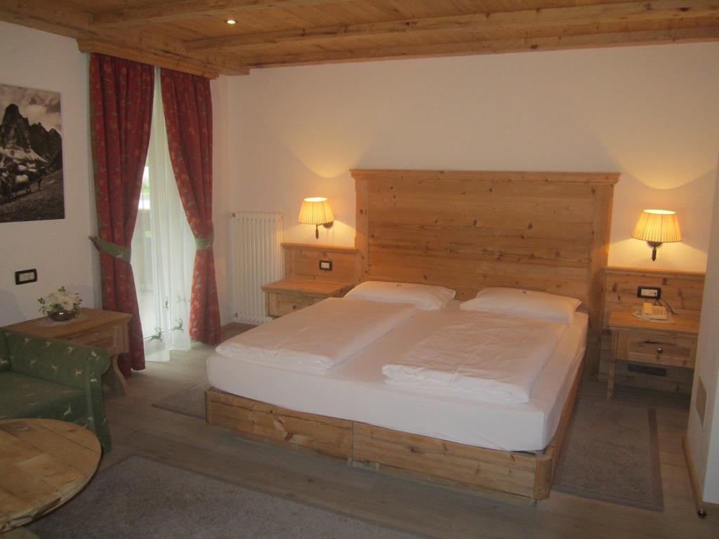Hotel Corona Krone Selva di Val Gardena Habitación foto